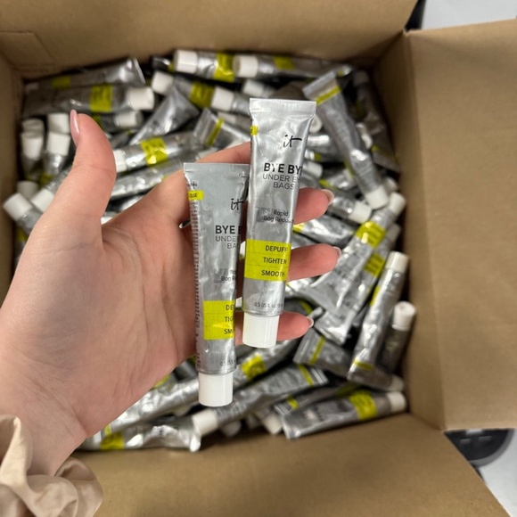it cosmetics Other - WHOLESALE LOT OF 100 IT Cosmetics Bye Bye UNDER EYE BAGS MISPRINTED PIECE